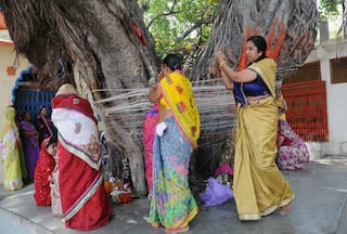 Vat Savitri Vrat 2023: वट सावित्री व्रत आज, इस शुभ मुहूर्त में करें पूजा और पाएं अखंड सौभाग्य का वरदान
