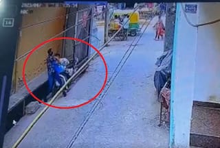 Caught on Camera: Man Assaulted, Robbed In Broad Daylight In Delhi's Seelampur; Accused Held