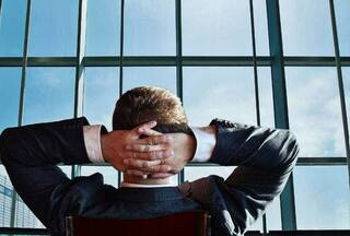 करोड़पति है शख्स मगर परिवार से छिपाता है राज, हिलाकर रख देगी कहानी । देखिए