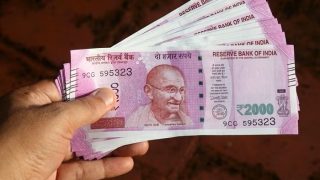 पेट्रोल पंपों पर ग्राहक दे रहे 2 हजार का नोट, 100, 500 के नोटों की हुई किल्लत