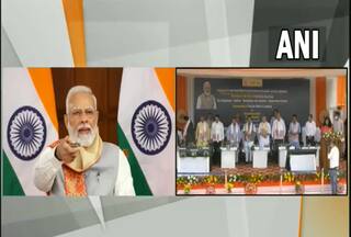 PM Modi ने असम की पहली वंदे भारत को हरी झंडी दिखाई, पूर्वोत्तर रेलवे को विकसित करने का दिया संदेश