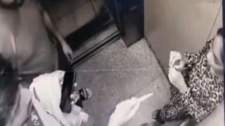 Viral Video: लिफ्ट में छात्रा को दिखाया चाकू, वीडियो वायरल होते ही गिरफ्तार हुए आरोपी