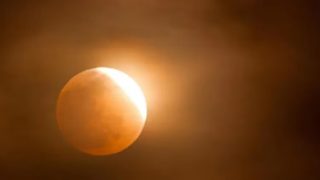 Chandra Grahan 2023: सभी 12 राशियों पर पड़ेगा चंद्र ग्रहण का प्रभाव, जानें अपनी राशि का हाल