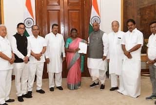 Manipur Riots: कांग्रेस नेताओं ने राष्ट्रपति द्रौपदी मुर्मू से की मुलाकात, हाई लेवल इंक्वायरी सहित 12 मांगें रखीं