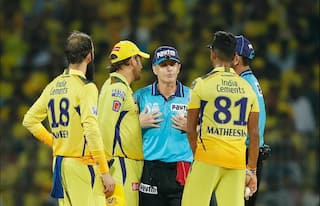 क्यों पाथिराना के ओवर को लेकर अंपायर और MS Dhoni के बीच हुई बहस? चार मिनट तक रुका रहा मैच