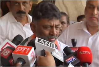 Karnataka Results: कर्नाटक में कांग्रेस की जीत के बाद भी क्यों रो पड़े डीके शिवकुमार? देखें VIDEO