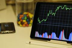 CLOSING BELL: Sensex Crashes 400 Points, Nifty Dips Below 18.3K; HDFC Twins, RIL Drag