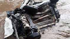 जम्मू-कश्मीर में 300 फीट गहरी खाई में गिरी कार, दंपति समेत चार लोगों की मौत
