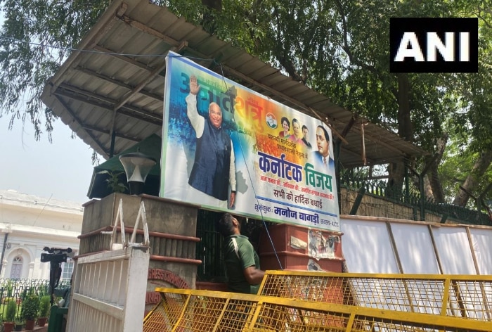 कर्नाटक की जीत के नायक 'भूमिपूत्र' खड़गे, पार्टी दफ्तर में भी लगे आदमकद पोस्टर्स