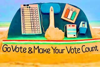 Karnataka Election: कर्नाटक में मतदान जारी, पोलिंग बूथ पर दिखें नेता और फिल्मी सितारे LIVE UPDATES