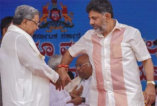 कर्नाटक में फिर नाटक? सत्ता को लेकर खींचतान, मंत्री का दावा, सिद्धारमैया 5 साल CM रहेंगे, शिवकुमार बोले- Don't disturb me