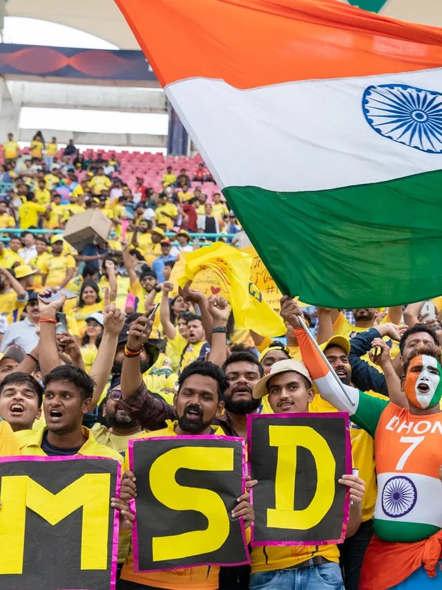 'धोनी की झलक, सबसे अलग'; लखनऊ के फैंस में MS Dhoni की दीवानगी