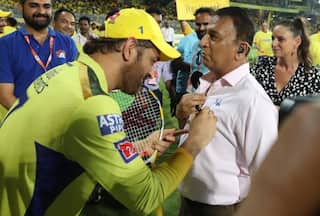 IPL 2023: सुनील गावस्कर ने अपनी शर्ट पर लिया एमएस धोनी का ऑटोग्राफ, इस अंदाज में मिले दो दिग्गज