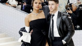 Met Gala 2023: Priyanka Chopra Wears a Dangerously High Slit Gown, Twins With Nick Jonas in Black to Pay Tribute to Karl Lagerfeld