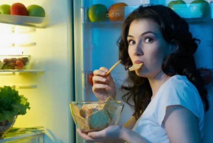 Addicted to Midnight Snacking? 6 Ways to Curb Unhealthy Late-Night Food  Cravings