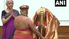 PM मोदी को अधीनम पुजारी ने सेंगोल सौंपा, नए संसद भवन में कल स्थापित होगा