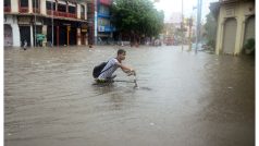 Uttarakhand Rain Alert: उत्तराखंड के 6 ज़िलों में भारी बारिश की चेतावनी, रेड अलर्ट जारी, स्कूल बंद रखने के आदेश