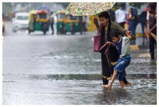 Unseasonal Rain Lashes Delhi-NCR; Twitter Reacts With Memes And Videos