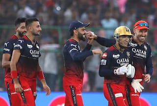 RCB Playoffs: सनराइजर्स हैदराबाद से हारने पर भी प्लेऑफ में पहुंच सकती है रॉयल चैलेंजर्स बैंगलोर, जानें क्या है गणित