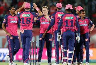 Playoffs: ये 3 टीमें बाहर, RCB से कम नेटरन रेट होने पर भी क्या राजस्थान जाएगी प्लेऑफ में, जानें क्या है समीकरण?