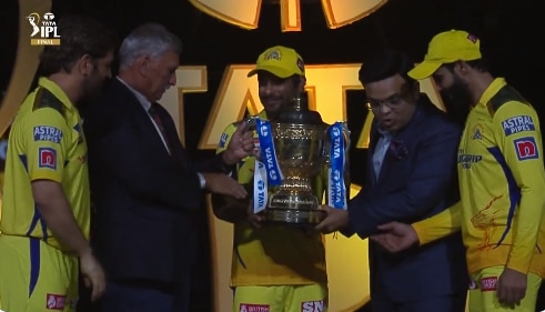 WATCH | 'Selfless' MS Dhoni Asks Ambati Rayudu, Ravindra Jadeja to Lift IPL 2023