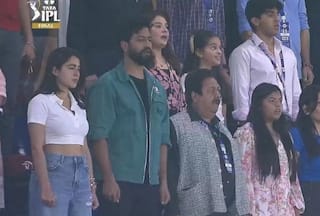 IPL Final- शुभमन गिल को इंस्टाग्राम पर अनफॉलो करने के बाद मैच देखने पहुंची सारा अली खान, GT को कर रहीं सपॉर्ट