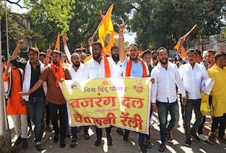 कांग्रेस के मेनिफेस्टो से भड़के बजरंग दल कार्यकर्ता, हैदराबाद में हंगामा, पुलिस ने दबोचा