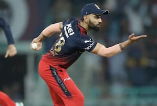 IPL VIDEO: विराट कोहली ने अपने कोच के पैर छूकर किया नमन, फैन्स का जीता दिल
