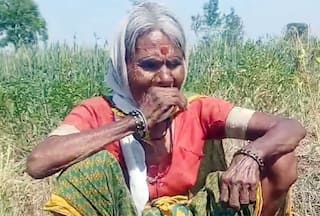 Dadi Ka Video: खेत में काम करते-करते दादी ने गाया 'बहारों फूल बरसाओ' गाना, सुनते ही इंप्रेस हो गए लोग- देखें वीडियो
