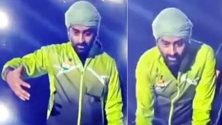 Arijit Singh Schools Unruly Fan After His Hand Gets Injured at Concert - Watch