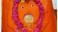 अद्भुत है हनुमान जी का ये मंदिर,  मूर्ति खाती है लड्डू, पीती है दूध...हर समय जपती है राम नाम