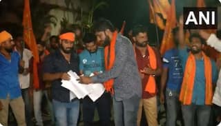 कांग्रेस के घोषणापत्र में बजरंग दल पर बैन लगाने का जिक्र, बजरंग दल के कार्यकर्ताओं ने घोषणापत्र जलाकर जताया विरोध