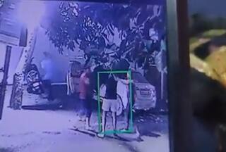 Viral Meerut Video: पुलिसवालों को चप्पलों से पीट रहे क्रिकेटरों का वीडियो वायरल, घटना ने लिया नया मोड़- देखें वीडियो