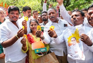 Karnataka CM Pick: Siddaramaiah's Supporters Break Into Celebration Ahead Of Official Announcement