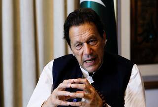 Imran Khan की कम नहीं हो रहीं मुश्किलें, घर में 30-40 आतंकियों के छिपे होने का दावा; पुलिस ने 'जमान पार्क' को घेरा