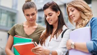 अमेरिका एशिया के छात्रों की पहली पसंद, साल 2022 में चीन से ज्यादा भारतीय ने लिया कॉलेजों में एडमिशन