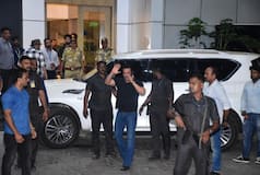 'दबंग' टूर के लिए कोलकाता रवाना हुए सलमान खान, कड़ी सुरक्षा के बीच नजर आए भाईजान