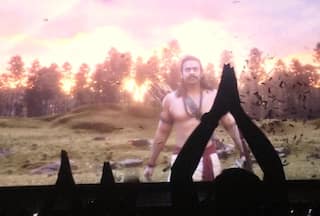 Adipurush: Audience Folds Hands, Chants 'Jai Shri Ram' in Theatres After Prabhas' Entry