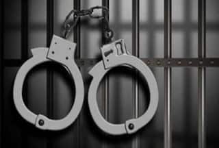 दिल्ली में नीट एग्जाम में किसी और की परीक्षा देते पकड़े गए छात्र गिरफ्तार