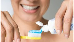 क्या आप भी टूथपेस्ट करने से पहले ब्रश को करते हैं गीला? हो सकते हैं गंभीर परिणाम
