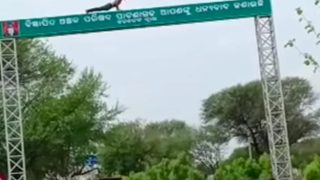 Odisha Man Does Push-Ups Atop Highway Signboard, Video Viral: Watch