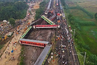 Odisha Train Accident: NDRF With Gas Cutters, Sniffer Dogs, How Timely Rescue Operation Saved Many Lives in Balasore