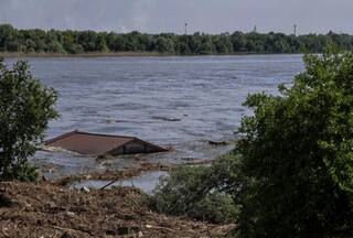 यूक्रेन में नोवा कखोवका Dam टूटने से आई बाढ़; एक दर्जन से ज्यादा लोगों की मौत, 31 लापता