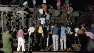 Coromandel Express Derails in Odisha's Balasore: Emergency Control Rooms Activated, Check Helpline Numbers