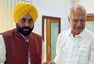 Punjab CM मान से नाराज गवर्नर पुरोहित ने की बड़ी घोषणा, जब तक मैं पंजाब में हूं, सरकार के हेलीकॉप्टर का इस्तेमाल नहीं करूंगा