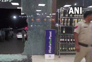 गुरुग्राम में Wine Shop पर दो युवकों ने बरसाई गोलियां; एक शख्स की मौत, 1 घायल