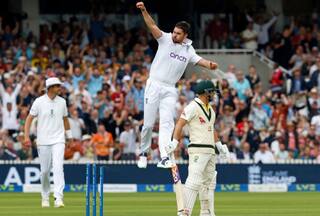 VIDEO- जोश टंग ने उस्मान ख्वाजा के बाद डेविड वॉर्नर को भी दिया चकमा, एशेज में किया बड़ा शिकार