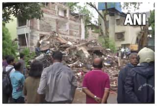 मुंबई के घाटकोपर में बिल्डिंग गिरने से दो लोगों की मौत, 21 घंटे तक चला रेस्क्यू ऑपरेशन