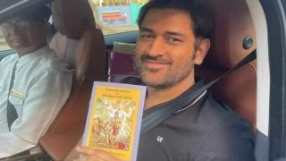 MS Dhoni SPOTTED With Bhagavad Gita in Mumbai Ahead of Knee Surgery | VIRAL PIC