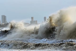 मुंबई में बिपरजॉय तूफान ने बढ़ाई मुश्किलें, अरब सागर घूमने गए 3 लड़कों की मौत, एक लापता